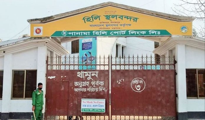 হিলি স্থলবন্দরে পণ্য আমদানি-রপ্তানি বন্ধ