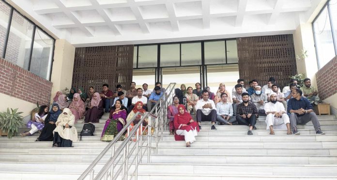 তিন দফা দাবিতে কর্মবিরতিতে হাবিপ্রবির প্রভাষকরা