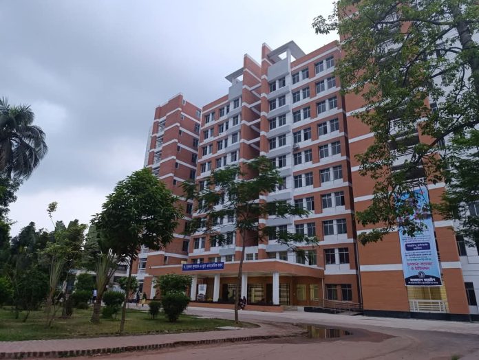হাবিপ্রবির দশতলা একাডেমিক ভবন: অব্যবস্থাপনায় নষ্ট হচ্ছে সম্ভাবনা