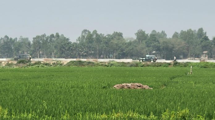 ফুলবাড়ী সীমান্তে বিএসএফের রাবার বুলেটে ভারতীয় চোরাকারবারি নিহত