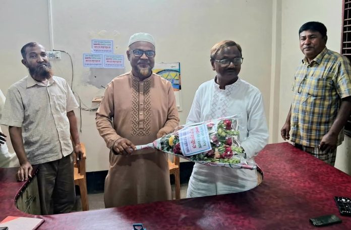 আওয়ামী নেতার ফুলেল শুভেচ্ছা, বিতর্কে বোদা উপজেলা বিএনপির নবনির্বাচিত সভাপতি।