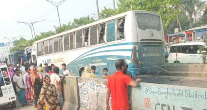 সাভারে পৃথক সড়ক দুর্ঘটনায় প্রাণ গেল ৩ জনের