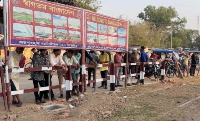 হিলি শূন্যরেখায় দর্শনার্থীদের মিলনমেলা