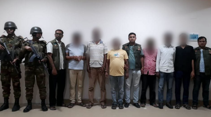 যৌথবাহিনীর হাতে রংপুরে ৬ চাঁদাবাজ আটক
