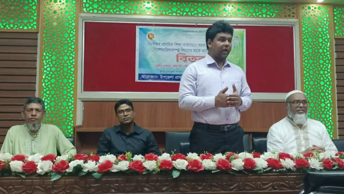 হিলিতে বিশেষ চাহিদা সম্পন্ন শিশুদের মাঝে এ্যাসিসটিভ ডিভাইস বিতরণ