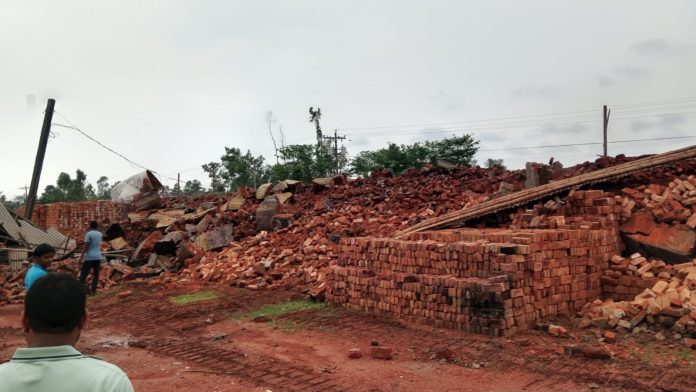 পীরগাছায় ভেঙ্গে গুঁড়িয়ে দেয়া হলো সেই ইটভাটা