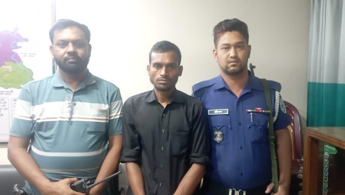 ঘোড়াঘাটে ডাকাতিসহ ১৪ মামলায় অভিযুক্ত শাকিল গ্রেপ্তার