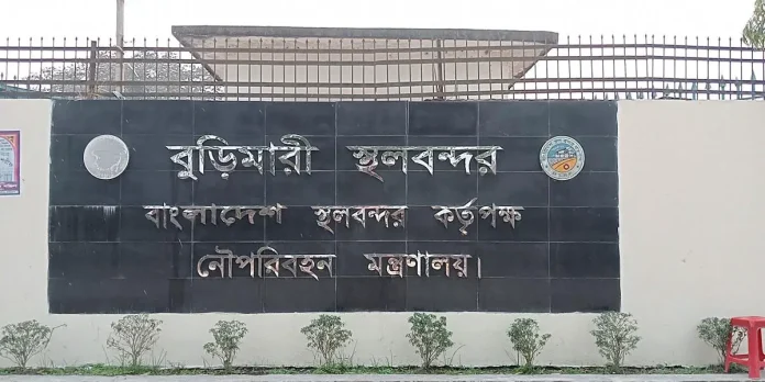 বুড়িমারী স্থলবন্দরে ট্রাকে চাঁদাবাজি বন্ধে ইউএনও'র হুঁশিয়ারি