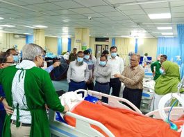 হামজালার পাশে হাবিপ্রবির ভাইস-চ্যান্সেলর: হাসপাতালে গিয়ে খোঁজ নিলেন আহত ভর্তিচ্ছু শিক্ষার্থীর