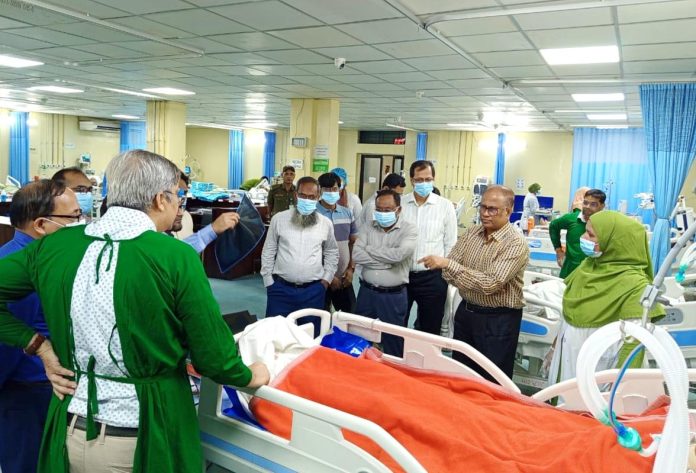 হামজালার পাশে হাবিপ্রবির ভাইস-চ্যান্সেলর: হাসপাতালে গিয়ে খোঁজ নিলেন আহত ভর্তিচ্ছু শিক্ষার্থীর