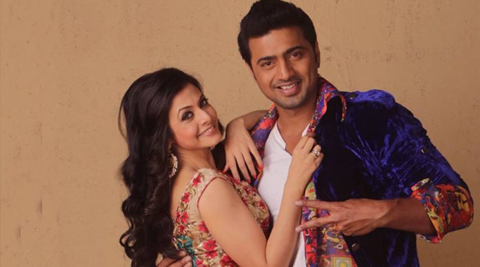 দেব হয়তো জিনসের তলায় তিনটা প‌্যান্ট পরে কাঁপছে, আর আমি স্কার্ট পরেও হাসছি : কোয়েল
