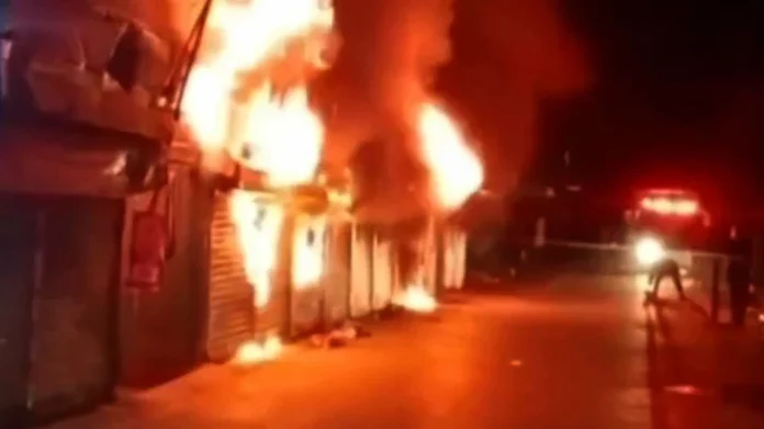 কিশোরগঞ্জের ভৈরবে আগুনে পুড়ল ১২ দোকান