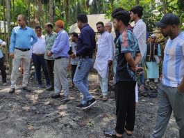 ভুরুঙ্গামারীতে এলজিইডি কর্মকর্তার সড়ক পরিদর্শন
