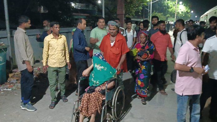 চলন্ত ট্রেনে সন্তান প্রসব, মা-নবজাতক হাসপাতালে ভর্তি