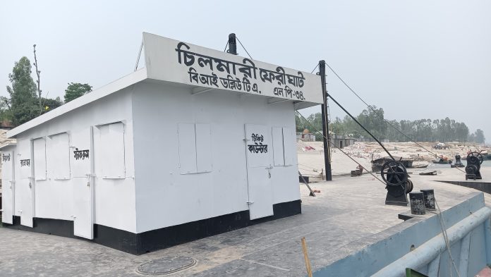 নাব্যতা সংকটে চার মাস বন্ধ থাকার পর চিলমারী-রৌমারী নৌ রু‌টে ফেরি চলাচল শুরু