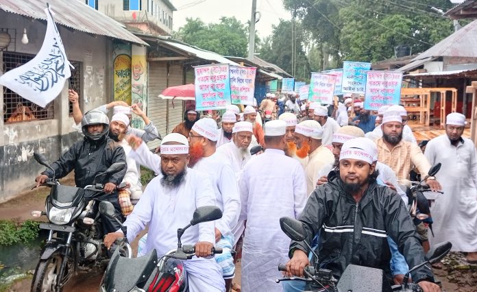 বীরগঞ্জে কাদিয়ানীদের সরকারিভাবে অমুসলিম ঘোষণার দাবিতে পথসভা