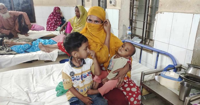 থানায় নির্যাতনের অভিযোগ করতে এসে উল্টো আটক হলেন গৃহবধু