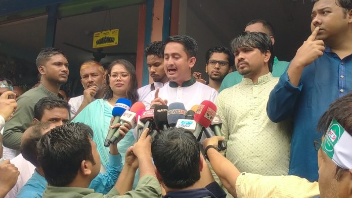 খুনি হাসিনার বিচার না হওয়া পর্যন্ত অন্তবর্তীকালীন সরকার একচুল নড়বেন না: সারজিস আলম