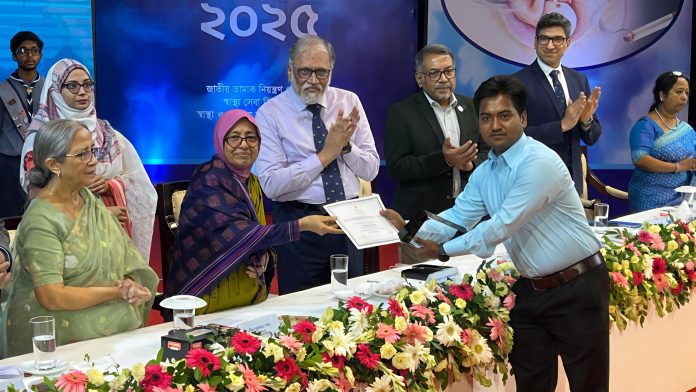 তামাক নিয়ন্ত্রণে জাতীয় সম্মাননা পেলেন পঞ্চগড়ের সহকারী কমিশনার আমিনুল ইসলাম তারেক