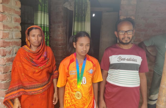 জাতীয় পর্যায়ে প্রাথমিক শিক্ষা পদকে প্রথম স্থান অর্জন করল বোচাগঞ্জের মেয়ে সোহানা