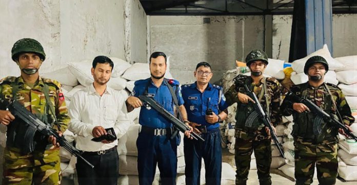 সেনাবাহিনীর অভিযানে সিরাজগঞ্জে ১৬ টন সরকারি চাল জব্দ, আটক ৮