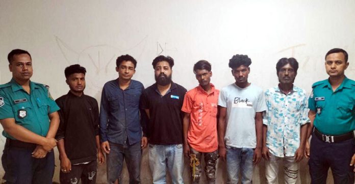 মোহাম্মদপুরে সাঁড়াশি অভিযান, গ্রেফতার ৬