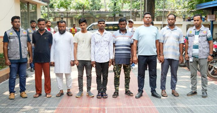 সোনার দোকানে ডাকাতির প্রস্তুতিকালে অস্ত্র-ককটেলসহ গ্রেফতার ৭