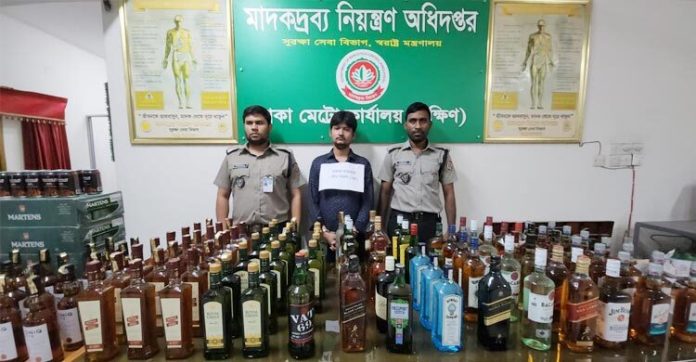 ঈদ উপলক্ষ্যে মদ-বিয়ার মজুত, এক মাদককারবারি গ্রেফতার