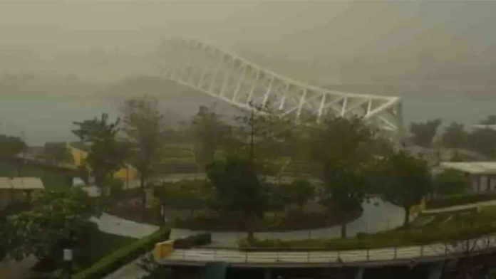 গুজরাটে ভারী বৃষ্টিপাতে ১৪ জনের মৃত্যু