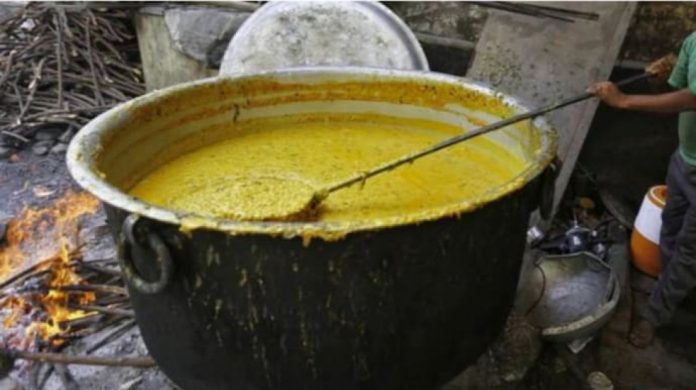 ভারতে স্কুল মিলে মরা সাপ, অসুস্থ শতাধিক