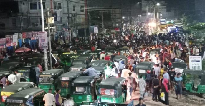 শাবিপ্রবি শিক্ষককে মারধর, প্রতিবাদে সিলেট-সুনামগঞ্জ সড়ক অবরোধ