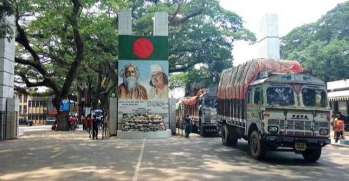 বাংলাদেশি পণ্য প্রবেশে নিষেধাজ্ঞা, ক্ষতির শঙ্কায় ভারতীয় ব্যবসায়ীরা