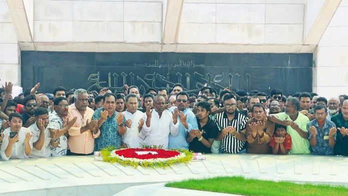 কারামুক্তির পর শহিদ জিয়ার সমাধিতে সাবেক সংসদ তুহিনের শ্রদ্ধা নিবেদন