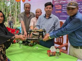 রাজিবপুরে প্রশাসনের পক্ষ থেকে দুর্গম চরে তরুণীদের মাঝে সেলাই মেশিন বিতরণ