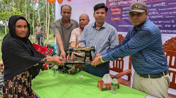 রাজিবপুরে প্রশাসনের পক্ষ থেকে দুর্গম চরে তরুণীদের মাঝে সেলাই মেশিন বিতরণ