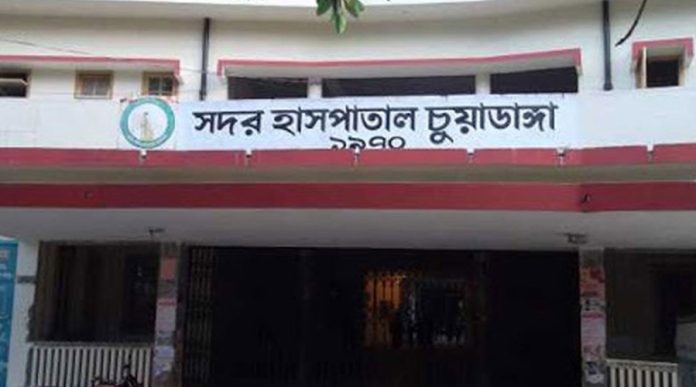 চুয়াডাঙ্গা হাসপাতাল চত্বরে বাবা-ছেলেকে কুপিয়ে জখমের অভিযোগ