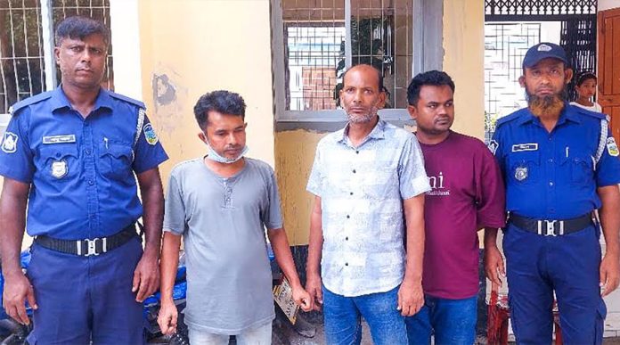 দোকান দখলের অভিযোগে যুবদলের ৩ নেতা গ্রেফতার