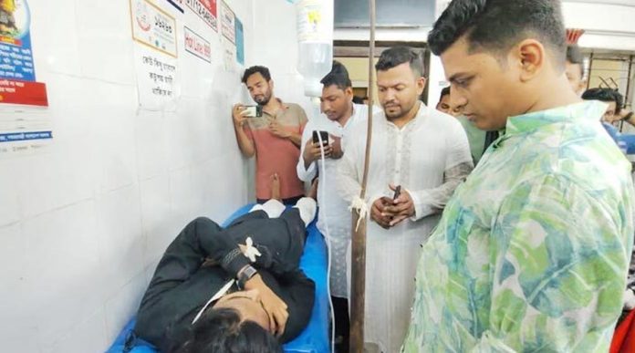 লক্ষ্মীপুরে হাসপাতাল ঢুকে বৈষম্যবিরোধী ছাত্র আন্দোলনের ১০ জনকে মারধর, আটক ৩