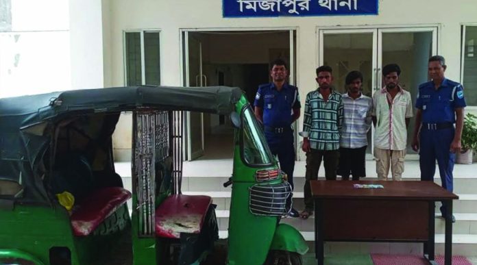 টাঙ্গাইলে ছিনতাইয়ের ১৫ ঘণ্টার মধ্যে তিন ছিনতাইকারী গ্রেফতার