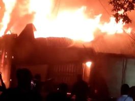 টাঙ্গাইলে শর্টসার্কিট থেকে আগুন, পুড়ল পাঁচ দোকান