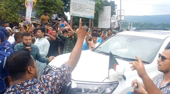 সিলেটে দুই উপদেষ্টার গাড়িবহর আটকে বিক্ষোভ করায় ১৫৯ জনের বিরুদ্ধে মামলা