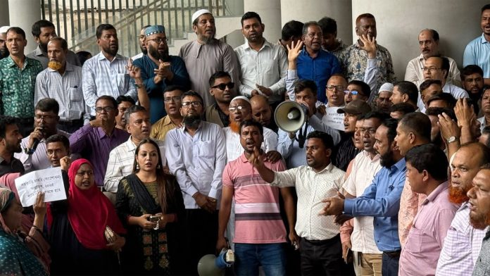 অধ্যাদেশ বাতিলের দাবিতে সচিবালয়ে আজও বিক্ষোভ