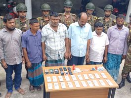 পঞ্চগড়ে সেনাবাহিনীর অভিযানে ৮০ হাজার জাল ডলারসহ আটক ৬