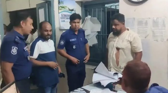 পঞ্চগড়ে স্বেচ্ছাসেবকলীগ নেতাকে ধরে পুলিশে দিল ছাত্রদল