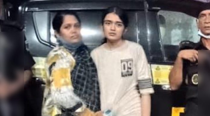 এইচএসসি পরীক্ষা দিতে গিয়ে নিখোঁজ মাহিরা সাভার থেকে উদ্ধার