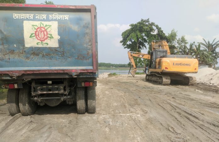 বীরগঞ্জে অবৈধভাবে বালু বিক্রির অপরাধে যুবকের কারাদণ্ড