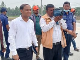 ঈদ পরবর্তী ঢাকামুখী যাত্রীদের যাত্রা নিরাপদ ও নির্বিঘ্ন করতে বিআরটিএ'র ভ্রাম্যমাণ আদালত পরিচালনা