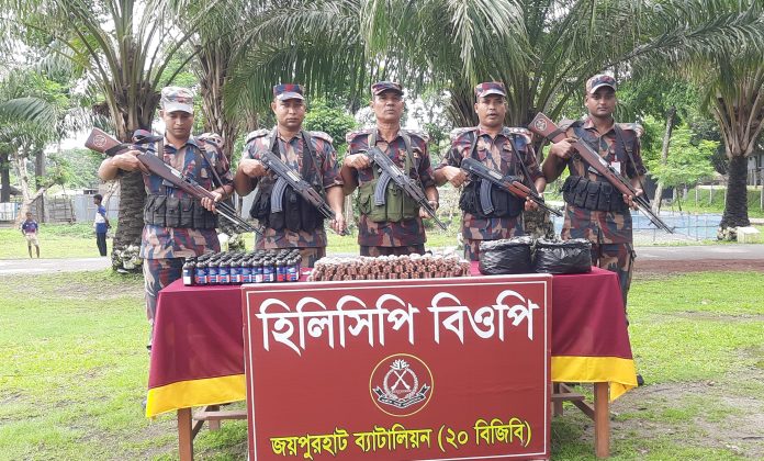 হিলি সীমান্তে প্রায় ১৪ লাখ টাকার মাদক উদ্ধার