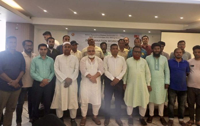 সুইসকন্টাক্ট এর উদ্যোগে দিনাজপুরে ধানের তুষের ছাই থেকে ইট তৈরির সম্ভ্যবতা যাচাই পরীক্ষা