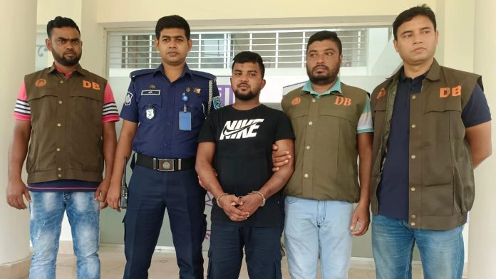 দিনাজপুরের কুখ্যাত সন্ত্রাসী মুসা গ্রেফতার